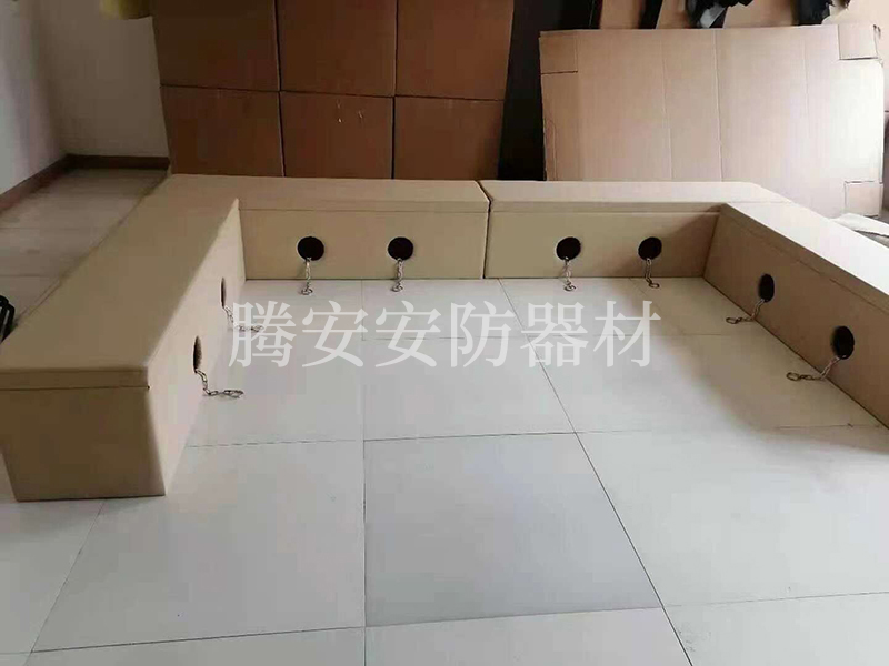 審訊椅廠家的犯人椅都分為幾種，使用過程中都有什么注意的地方？